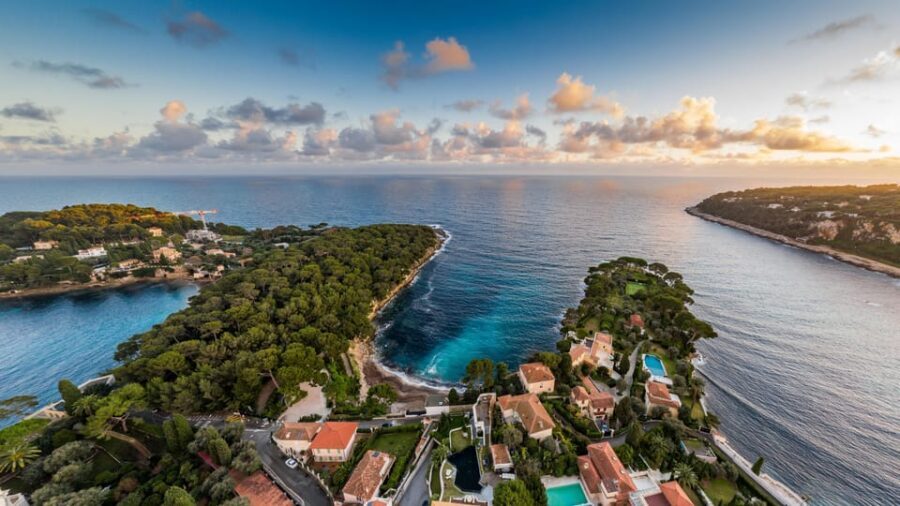 10-minute panoramic flight from Monaco - Price and value: $555 per group up to 5 people