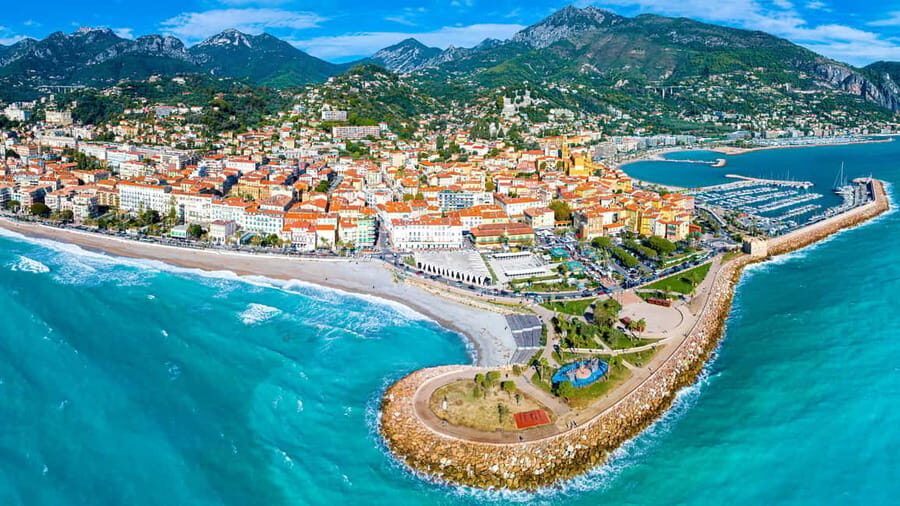 20-minute panoramic flight from Nice - The 20-Minute Helicopter Flight That Gives Riviera Views Fast