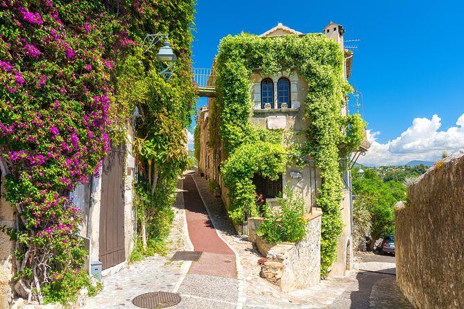 Cannes & Antibes private guided tour - How the 4-hour flow works on the ground