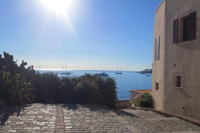 Cannes, Antibes & St Paul de Vence Half Day Shared Tour from Nice - Antibes old town and the Marché Provencal: the most flexible block