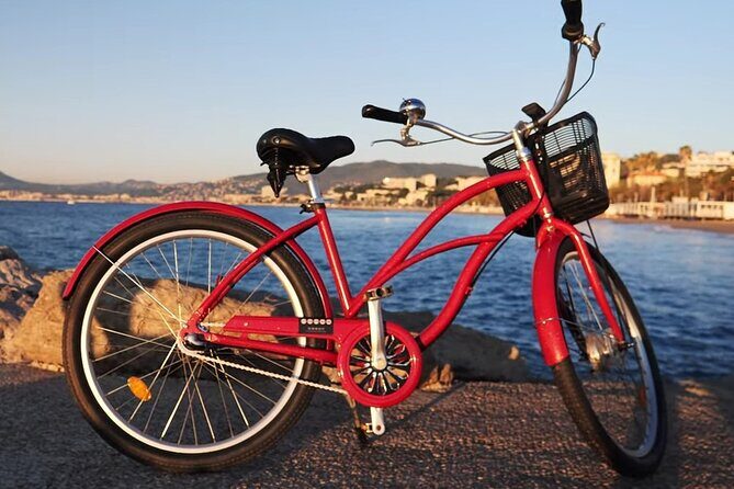 Cannes: Bike Rental - Old Harbour to the Croisette: get your bearings in minutes
