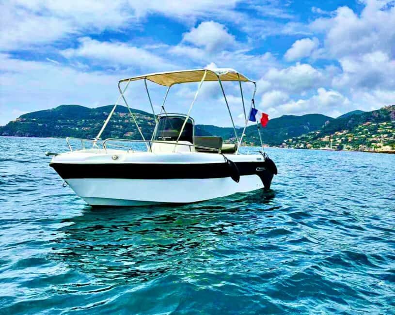 Cannes: Boat trip without a license to the Lerins Islands - Where you meet at Port de Cannes and how to get on the boat smoothly