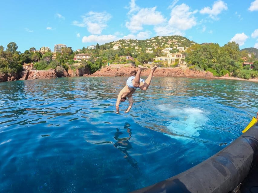 Cannes: coastline boat excursion to St Tropez via Esterel - Onboard guidance: why the captain and host matter