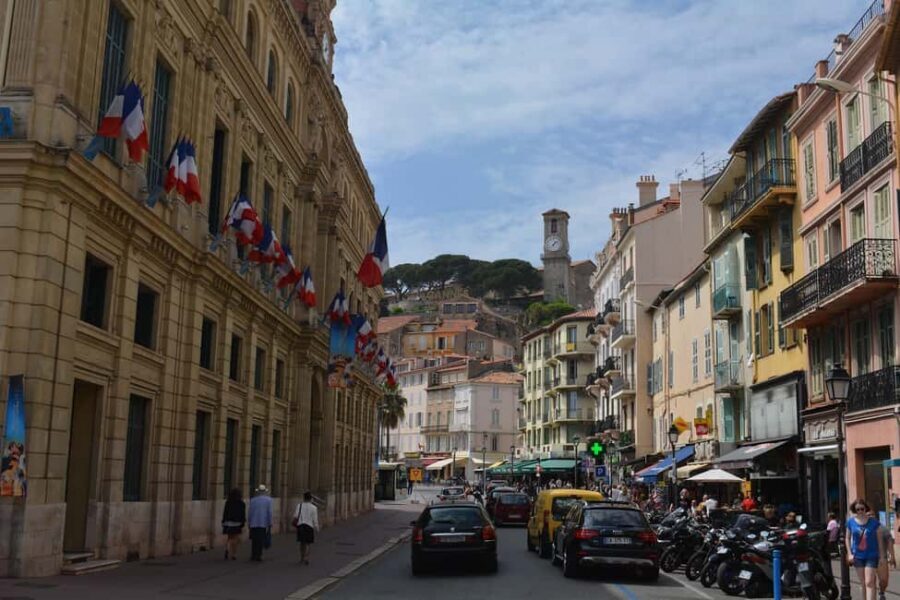 Cannes: Express Walk with a Local in 60 minutes - Key things I’d watch for