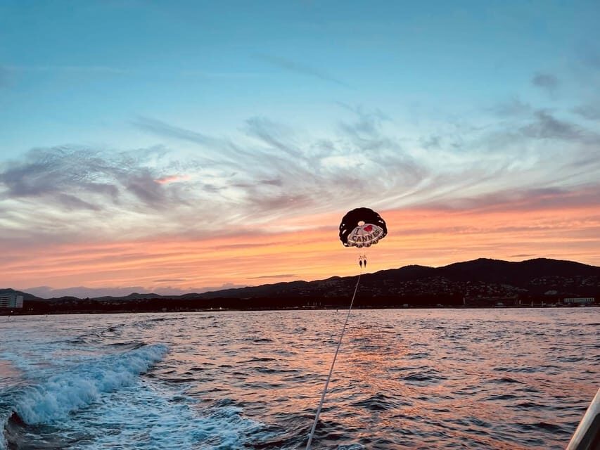 Cannes: Parasailing Experience for Couples, Family & Friends - Relaxation Area and Lockers: The Comfort Between and After