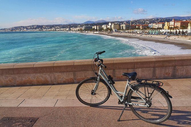 City bike rental in Nice - Hitting the Promenade des Anglais by bike path (the easiest win)