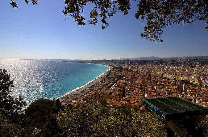 Discovery of the city of Nice by electric Méhari - Old Nice squares and the Port with pointus boats