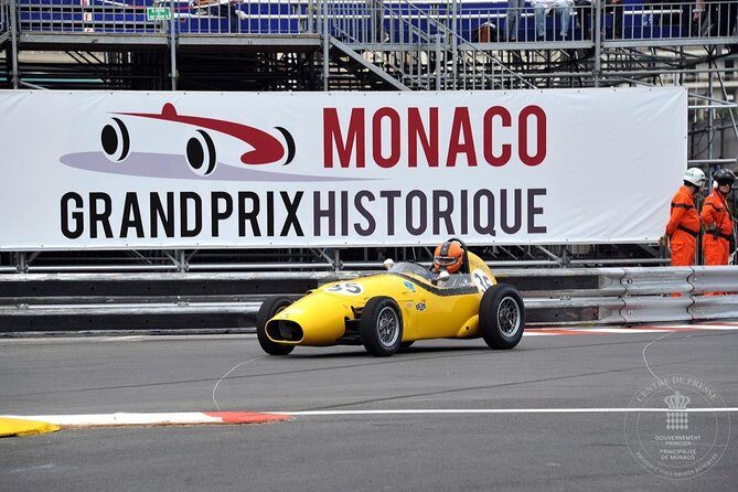Excursion partagée Eze, Monaco & Monte Carlo from Nice - Monte Carlo Casino Area and the Formula 1 Drive-By
