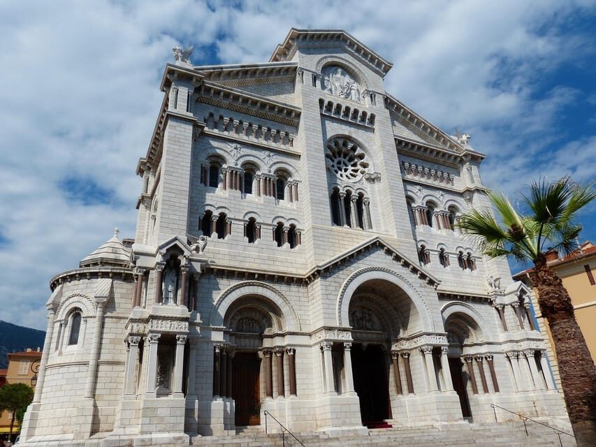 Excursion to Eze and Monaco: Half Day Shared Tour 5h - Morning pickup and the drive from Nice toward Monaco