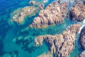 Excursions Palmée excursion discovered of Estérel and its islands! - The Estérel coastline feels different from the deck