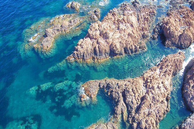 Excursions Palmée excursion discovered of Estérel and its islands! - The Estérel coastline feels different from the deck