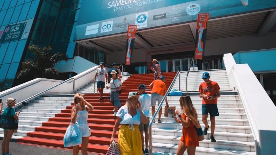 Explore Cannes: Guided walking Tour with a local guide - The guide factor: when stories actually help