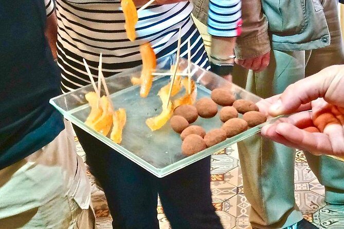 Food & Wine Lovers Tour of Nice Local Markets and Best Shops - Castle Hill Park picnic: wine, pastries, and the view payoff