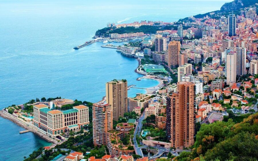 French Riviera in One Day from Nice - Setting off from Nice: the Corniche panoramas that start the day right
