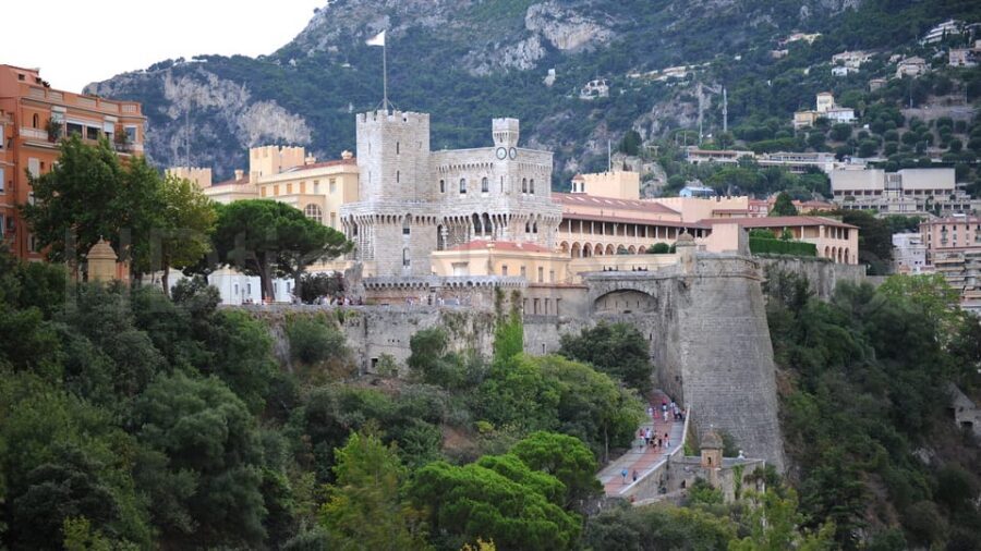 French Riviera: Private Driver Guide Tailor-Made Tour - Cannes for film-festival glamour and real beach time
