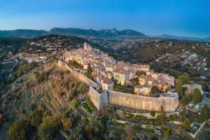 Full day Guided Tour: Cannes, Antibes, St Paul de Vence from Nice - Getting picked up in Nice without the hassle