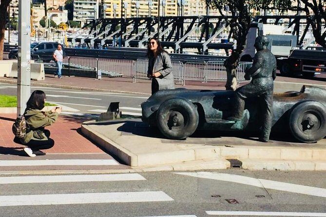 Monaco Formula 1 Walking Tour - The Inside Track Monaco F1 - How the guide turns street corners into race moments
