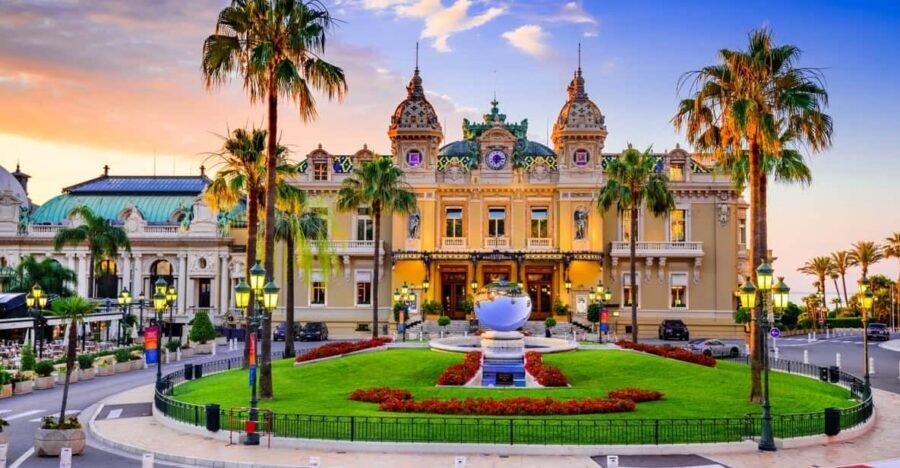 Monaco: Self-Guided Walking Tour of Monte Carlo & Audioguide - Prince’s Palace and Old Town: royal residence and narrow-street atmosphere
