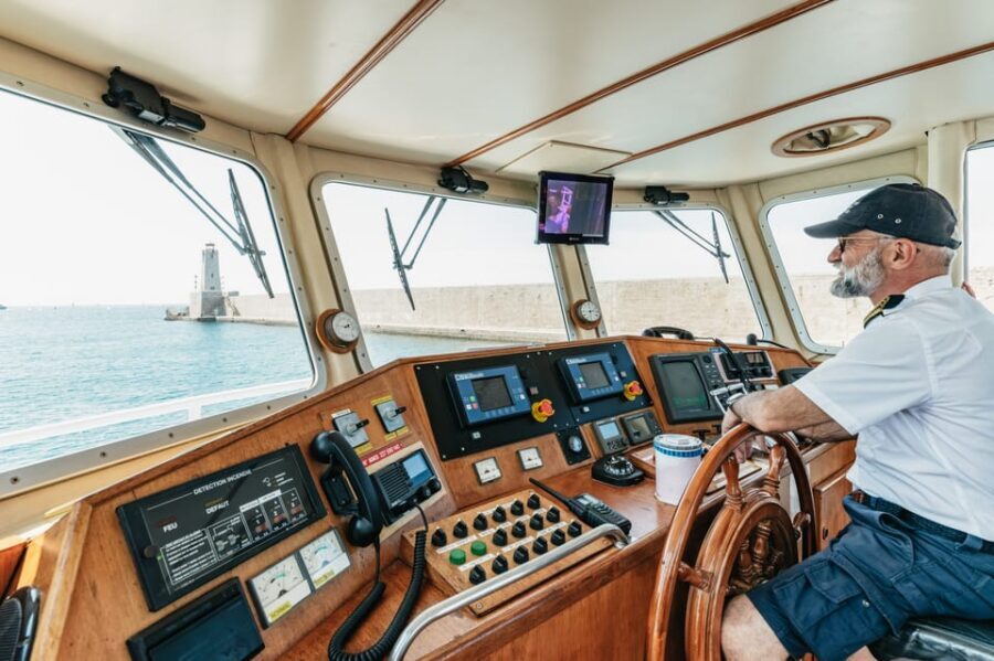 Nice: 1-Hour Sightseeing Cruise to Villefranche Bay - The Live Bilingual Narration: Why It Feels Less Like a Lecture