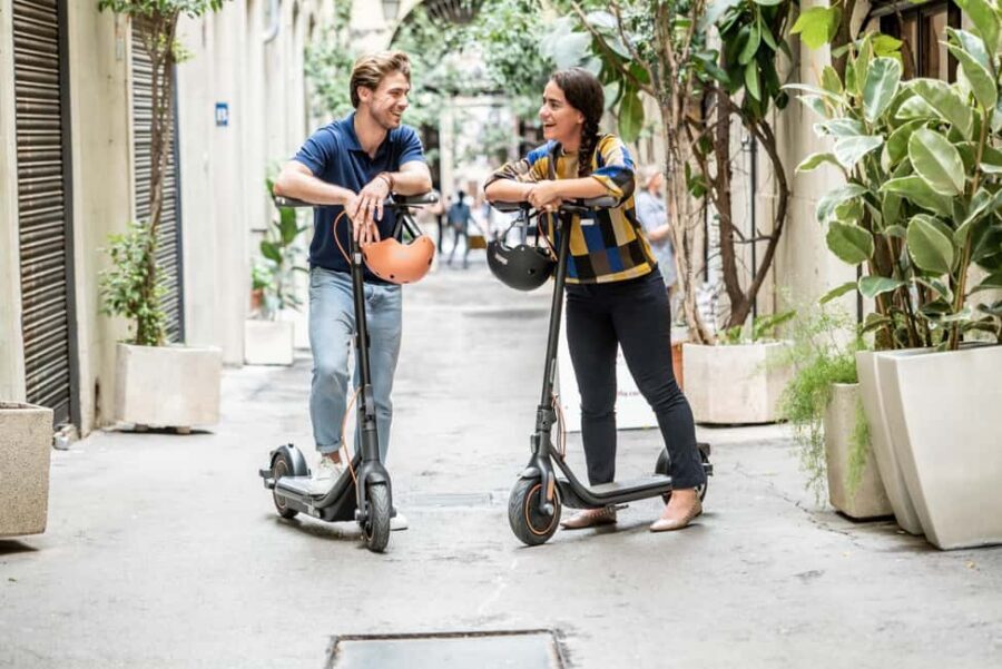 Nice: 1h30 E-scooter highlights tour - Promenade des Anglais finale: 7 kilometers of beach, photo-ready