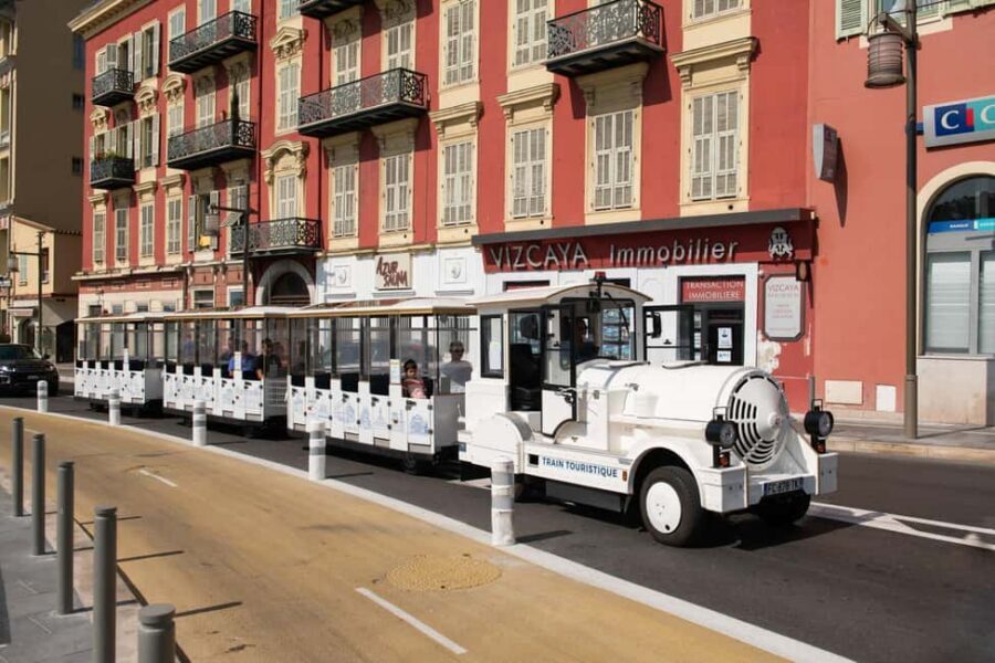 Nice: A gentle ride on a little electric train with a panoramic view - The 10-minute 360° stop at the top: perfect for photos, short for wandering