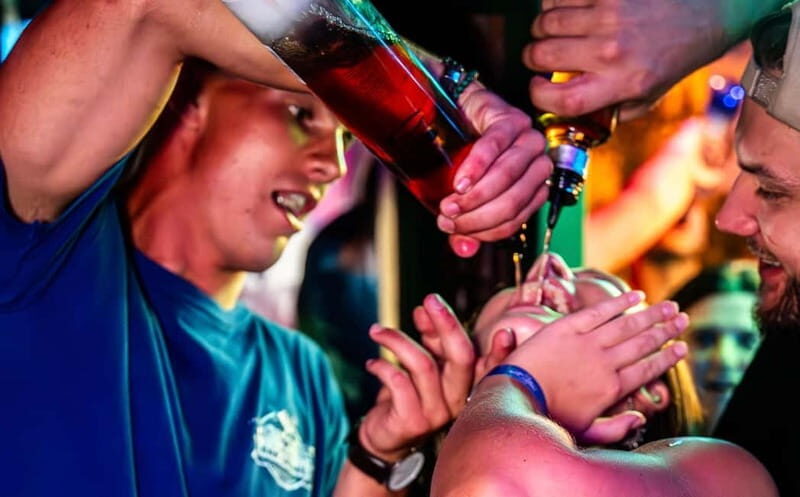 Nice: Bar/Pub Crawl with Free Shots and VIP Entry - The First Hour: Meeting Point, Getting Oriented, Then Mixing In