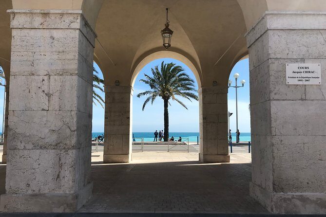 Nice Old Town: Artists & Ghosts Self-Guided Walking Adventure - Statue de Jacques Chirac and Monument aux Morts: where meaning shows up