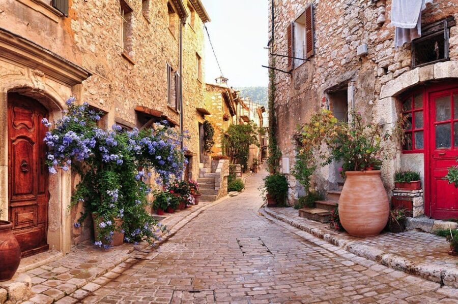 Nice: Old Town Highlights Walking Tour - #ILoveNice Instagram stop: a fun finish with context