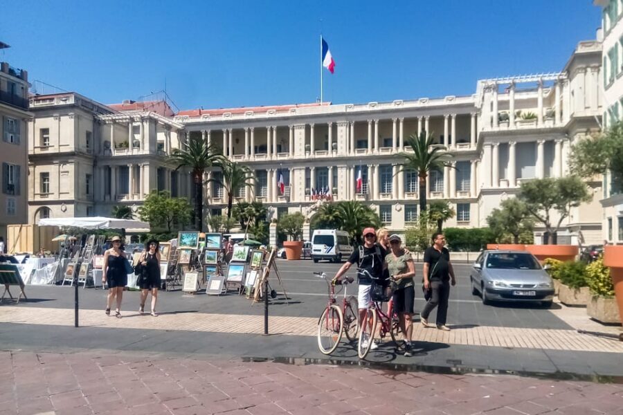 Nice: Old Town Treasures and Castle Hill Walking Tour - Palais de Justice and Sainte-Réparate: the quick photo stops that matter