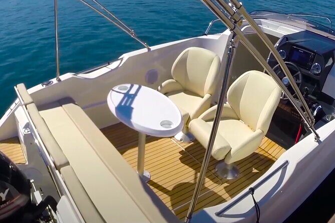 Private Boat Tour from Nice to Monaco, boat tour Nice - Monaco from the water: Prince’s Palace, Monte Carlo, and superyachts