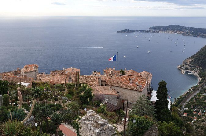 Private Cruise Excursion "Highlights of the French Riviera" - Stop 2: St-Paul-de-Vence—art galleries and a slower tempo