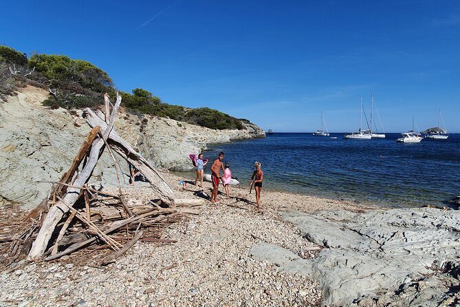 Private full-day boat trip to Porquerolles - The real payoff: a full island loop with swimming coves
