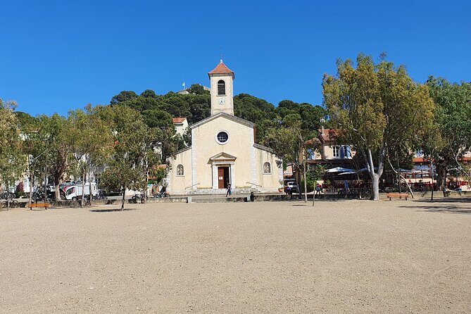Private full-day boat trip to Porquerolles - First stop: the Porquerolles port and village hour
