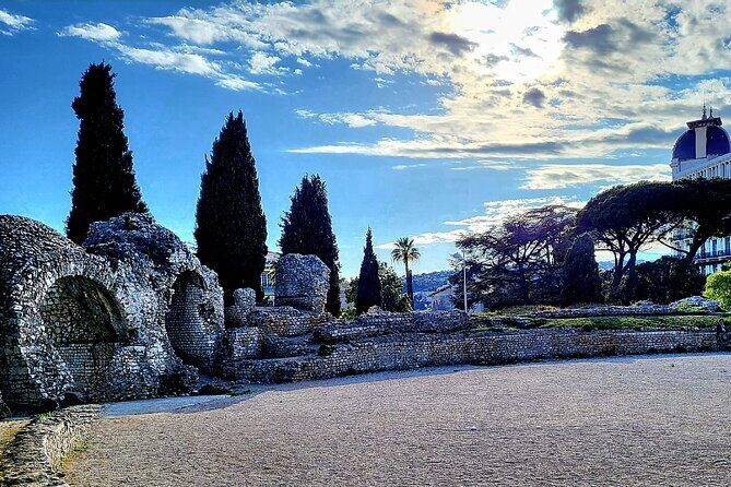 Private tour of Nice with tasting of traditional dishes - Cemenelum Roman ruins: where the past meets Sunday picnic life