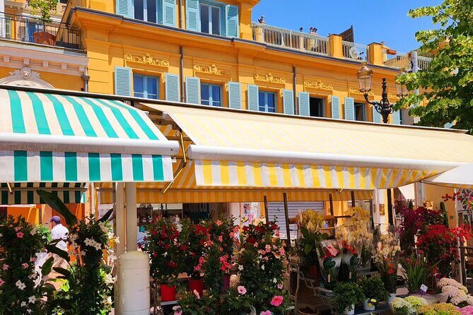 Private tour of Nice with tasting of traditional dishes - Old Town lanes and the flower market on your way in