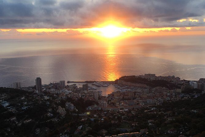 Private tour on the French Riviera with comfortable minivan.MONACO NICE ST PAUL - Monaco: Rocher, the guard at 11:55, and Carré d’Or time