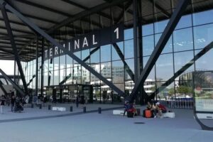 Private Transfer from Nice Airport to Nice hotels - Meeting at Nice Airport: the name-sign pickup works best