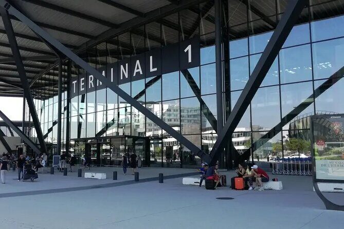 Private Transfer from Nice Airport to Nice hotels - Meeting at Nice Airport: the name-sign pickup works best