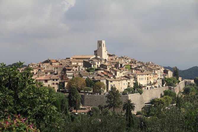 Provence 1/2 day Tour : Saint Paul de Vence, Gourdon, Grasse - Gourdon’s glass workshop and the Balcony of the Riviera feeling