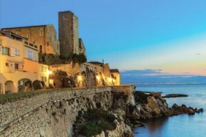 Self Guided Antibes, Cannes & Saint Paul de Vence from Nice - Cannes Croisette in 20 minutes: Hollywood vibes with a fast walk