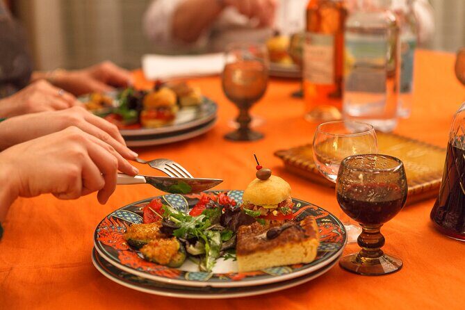 share a traditional meal with licauw - Inside in winter, garden in summer: the setting matters