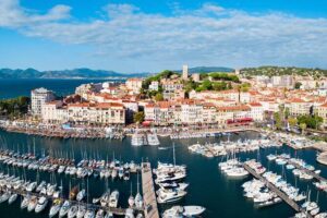 Taste Cannes – A Full French Riviera Food Tour by Do Eat Better - Marche Forville: pissaladière is the real star of the snack stop