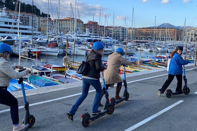 The essentials of Nice by electric scooter 1H30 - Colline du Château: The Hilltop View Without Losing the Whole Afternoon