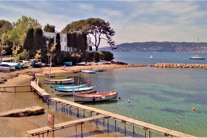 The French Riviera - Antibes ramparts and Billionaires’ Quay in just 30 minutes