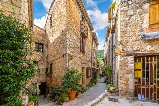 Villages Médiévaux,Grasse, Gourdon, Tourrettes sur Loup, St Paul - Morning in Grasse: perfume history plus medieval street time