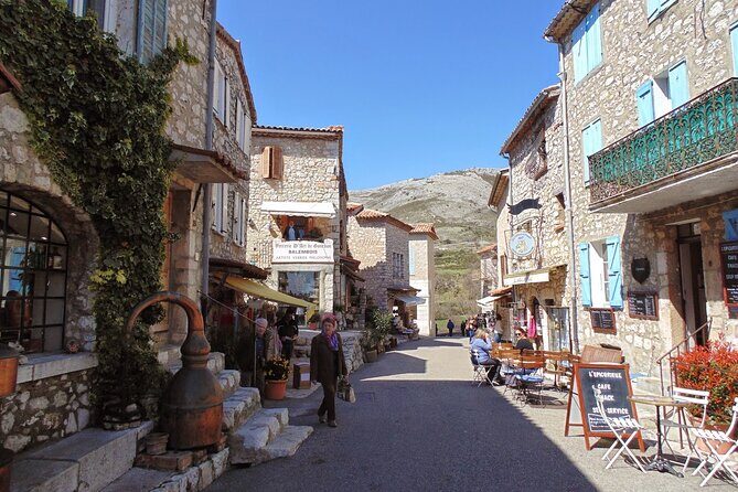 Villages Médiévaux,Grasse, Gourdon, Tourrettes sur Loup, St Paul - Gourdon: the Eagle’s Nest town where defense became a view