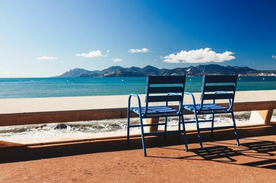 Visit Saint Paul de Vence, Antibes, and Cannes: 7-Hour Tour - Antibes in 90 minutes: ramparts, markets, and Cap d’Antibes views